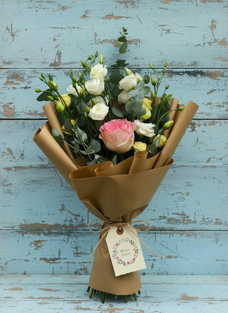 Букет цветов из: Розы и Лизиантусы в Сосновке