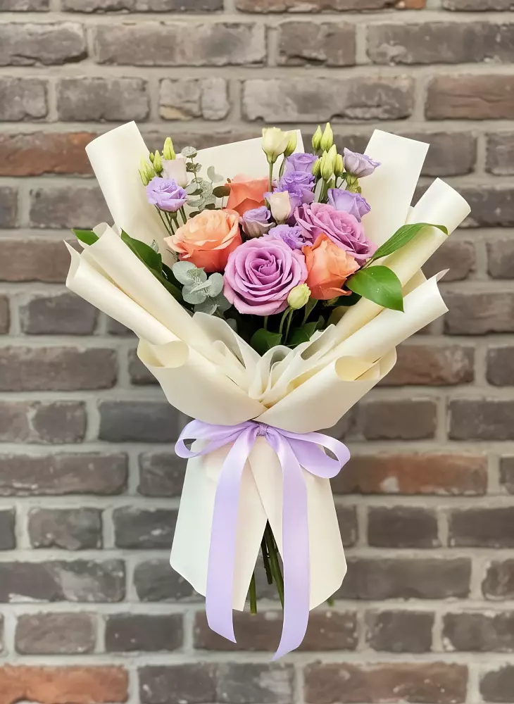 Букет цветов из: Лизиантусы и Розы в Сосновке