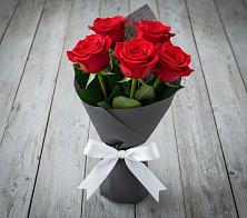Букет 5 Красных роз Эдлесс Лав в Сосновке