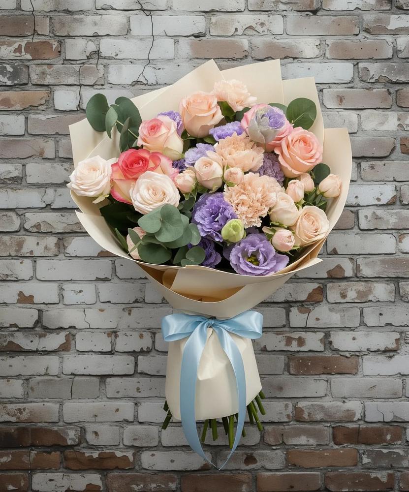 Букет цветов из: Розы, Лизиантусы и Гвоздики в Сосновке