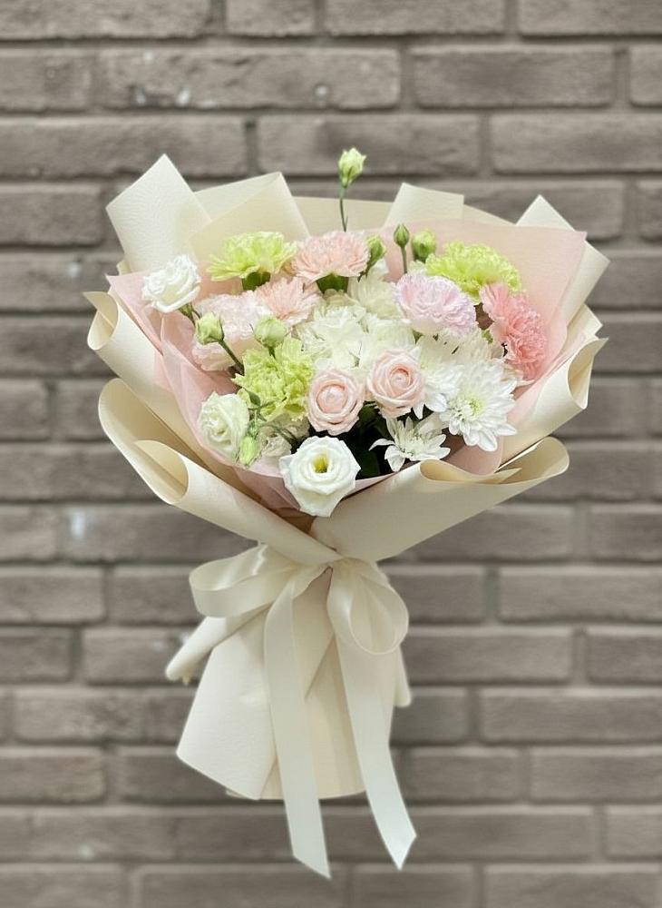 Букет цветов из: Гвоздики, Розы, Лизиантусы и Хризантемы в Сосновке