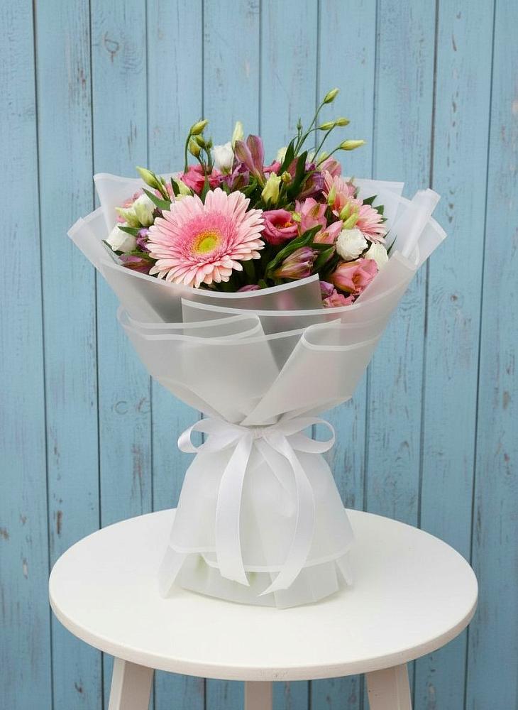 Букет цветов из: Герберы, Альстромерии и Лизиантусы в Сосновке