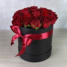 Цветочная композиция из Розы в шляпной коробке в Сосновке